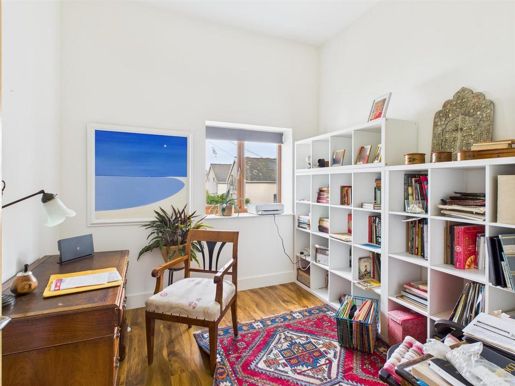 Bedroom 5/Study
