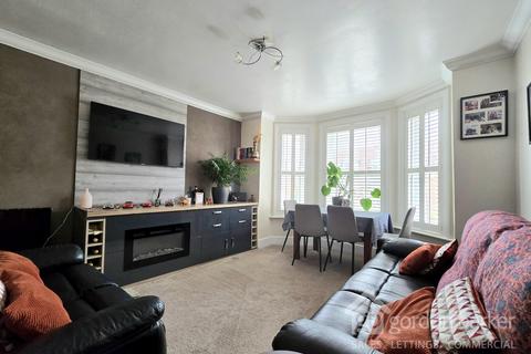 3 bedroom maisonette for sale, Malmesbury Park Road, Bournemouth BH8