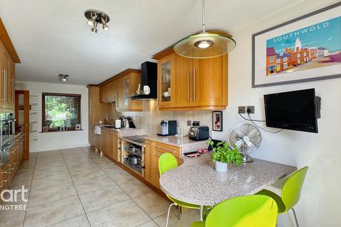 4 bedroom detached house for sale, Kenyon Close, Stratford St Mary, Colchester, Essex