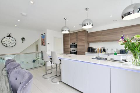 4 bedroom detached house for sale, Adrian Road, Abbots Langley, WD5