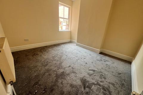 2 bedroom maisonette to rent, Darwin Road, Southampton SO15