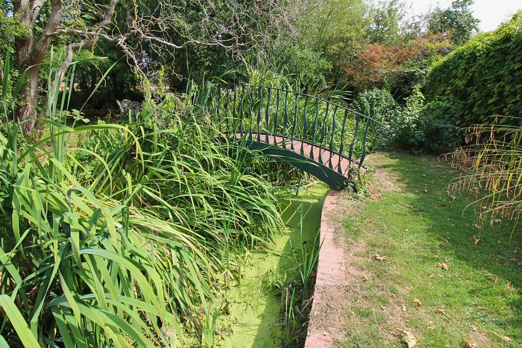Foot bridge