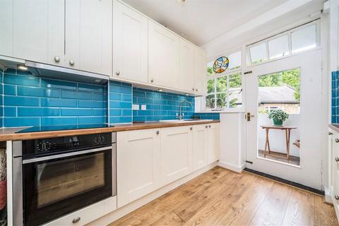 3 bedroom flat for sale, Kennington Lane, London SE11