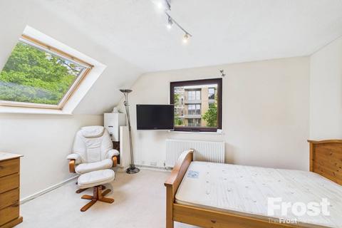 undefined, The Oaks, Moormede Crescent, Staines-upon-Thames, Surrey, TW18