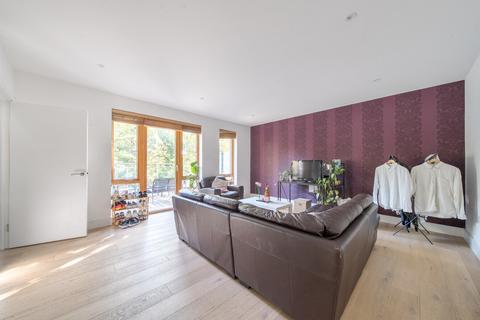Southwark Park Road, London, SE16
