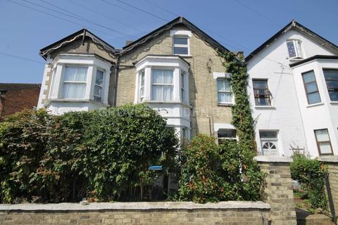 2 bedroom flat for sale, Montem Road, New Malden