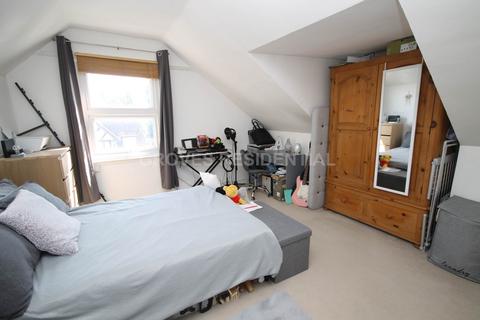 2 bedroom flat for sale, Montem Road, New Malden