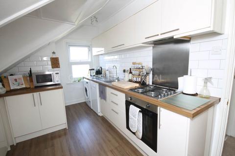 2 bedroom flat for sale, Montem Road, New Malden