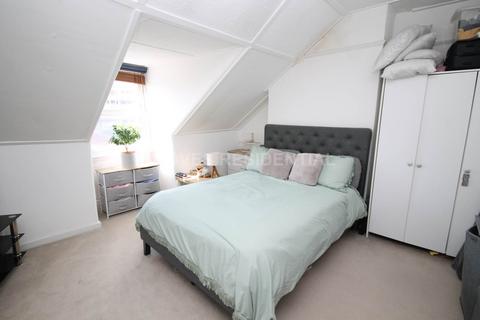 2 bedroom flat for sale, Montem Road, New Malden