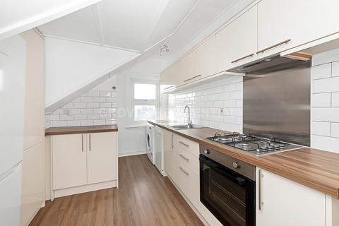 2 bedroom flat for sale, Montem Road, New Malden