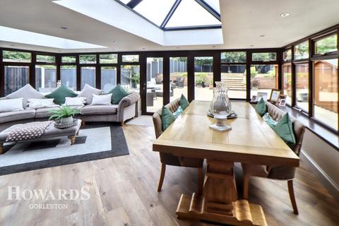 5 bedroom detached house for sale, Whimbrel Drive, Bradwell