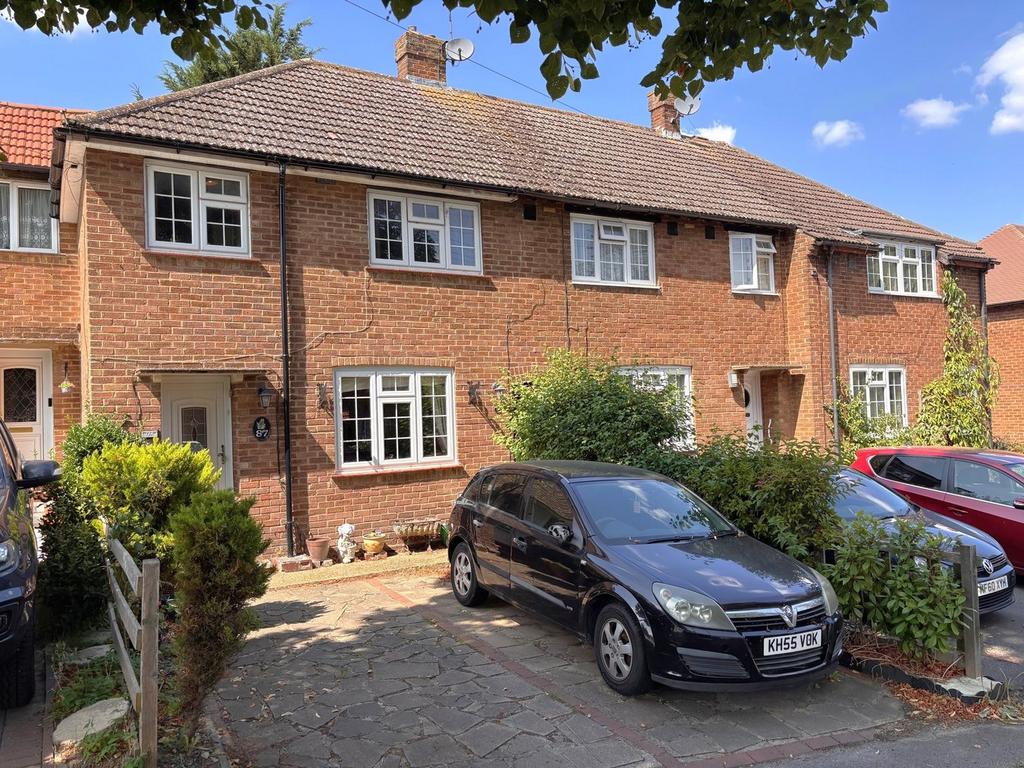 Common View Letchworth Hall Mead, Letchworth Garden City, SG6 3 bed end of terrace house - £ ...
