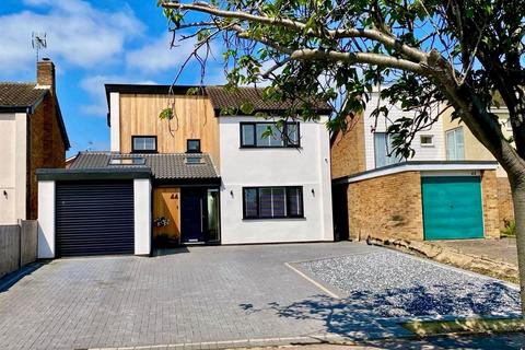 44 Broadwaters Road, Lowestoft, NR33 9HR