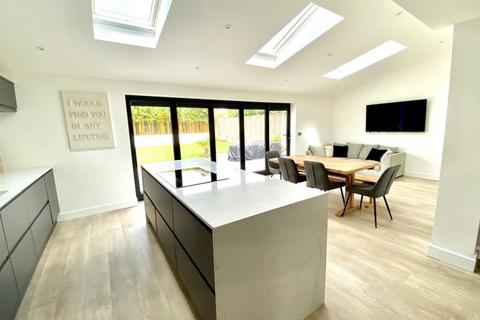 44 Broadwaters Road, Lowestoft, NR33 9HR