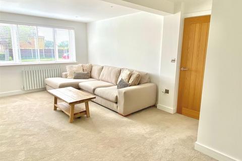 44 Broadwaters Road, Lowestoft, NR33 9HR