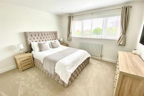 44 Broadwaters Road, Lowestoft, NR33 9HR