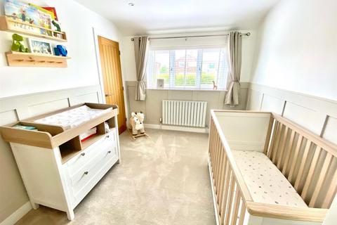 44 Broadwaters Road, Lowestoft, NR33 9HR