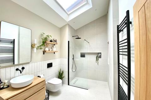 44 Broadwaters Road, Lowestoft, NR33 9HR