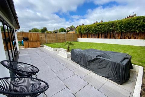 44 Broadwaters Road, Lowestoft, NR33 9HR