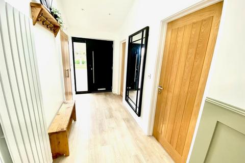 44 Broadwaters Road, Lowestoft, NR33 9HR