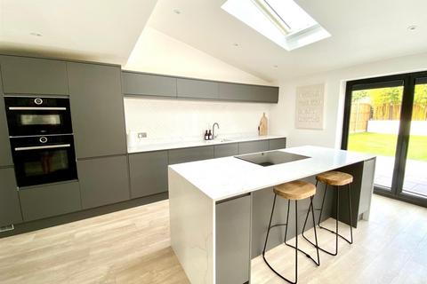 44 Broadwaters Road, Lowestoft, NR33 9HR