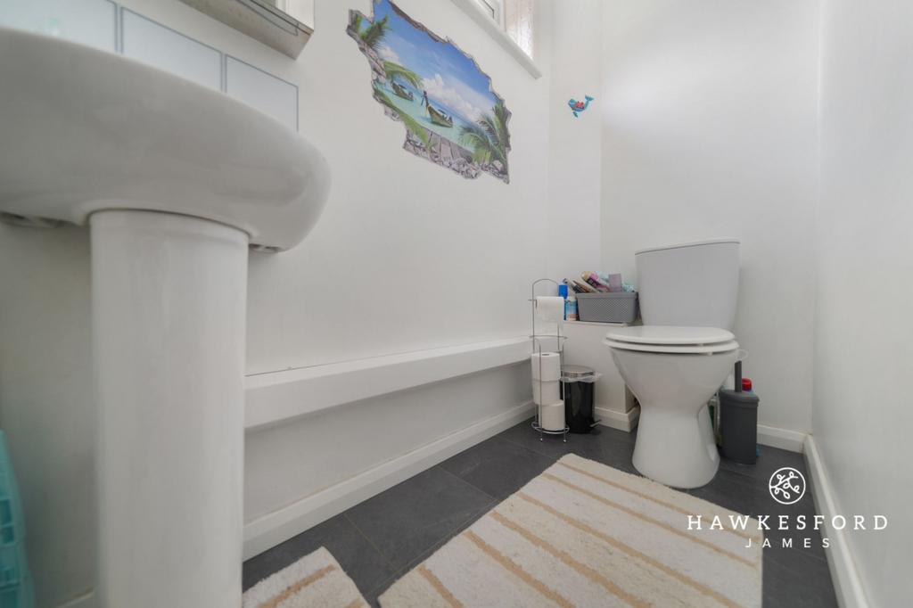 Queenborough Road - Cloakroom