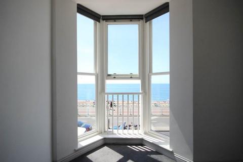 2 bedroom flat to rent, Kings Road, Brighton, East Sussex