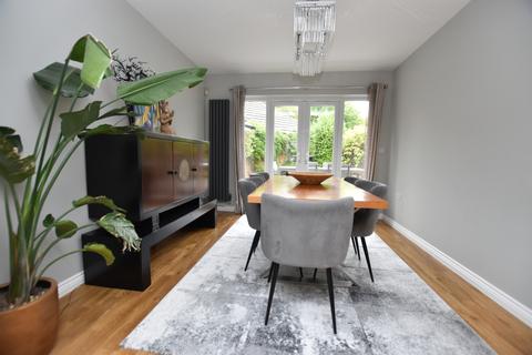 5 bedroom detached house for sale, Mountford Close, Dunmow CM6