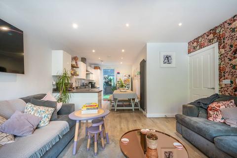 Peloton Avenue, Stratford, London, E20