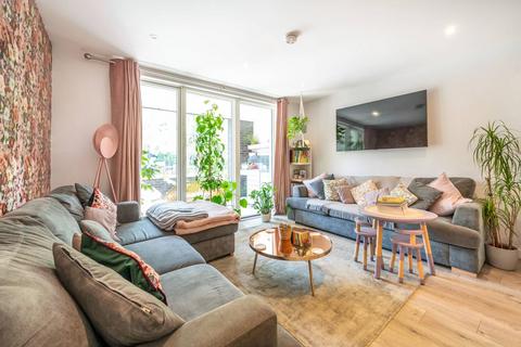 Peloton Avenue, Stratford, London, E20