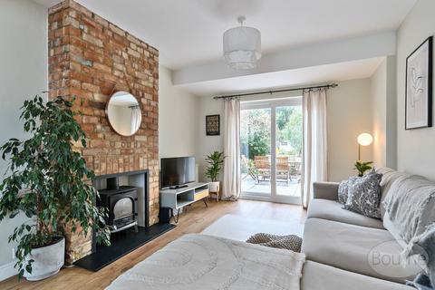 21 Rydens Way, Woking, GU22 9DD