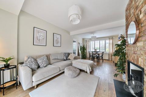 21 Rydens Way, Woking, GU22 9DD