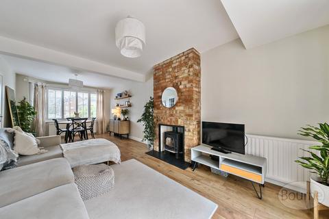 21 Rydens Way, Woking, GU22 9DD