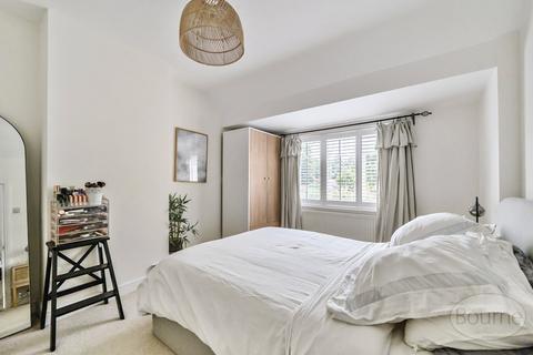 21 Rydens Way, Woking, GU22 9DD