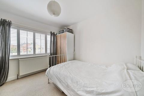 21 Rydens Way, Woking, GU22 9DD