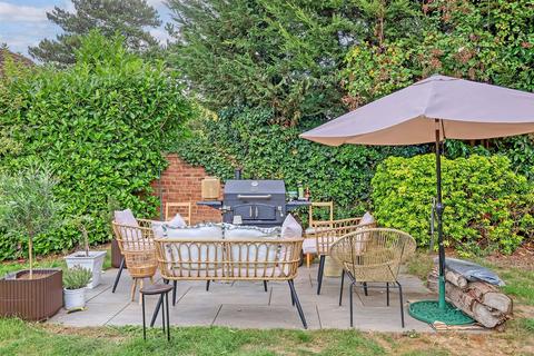 3 bedroom semi-detached house for sale, Pine Drive, Ingatestone, CM4
