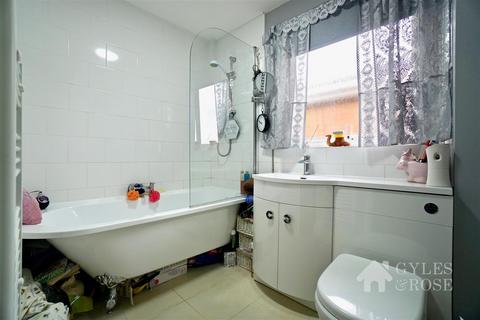 2 bedroom detached bungalow for sale, Manningtree