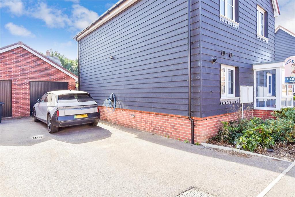 Driveway/Parking