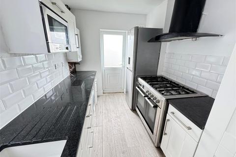 2 bedroom semi-detached house for sale, Carlton Drive, Thundersley
