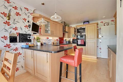 3 bedroom semi-detached house for sale, Bexhill Road, St. Leonards-On-Sea