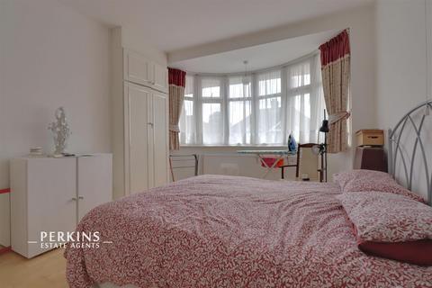 4 bedroom semi-detached house for sale, Wembley, HA0