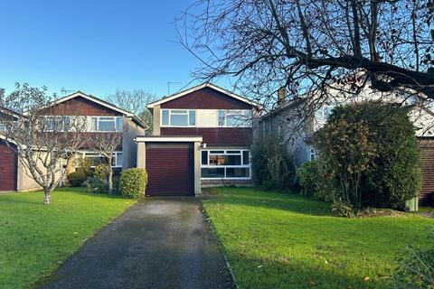 Ideally situated family home in peaceful Yatton cul de sac