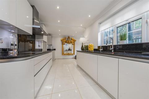 32 Illingworth, Windsor, SL4 4UP