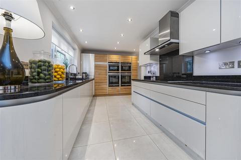 32 Illingworth, Windsor, SL4 4UP