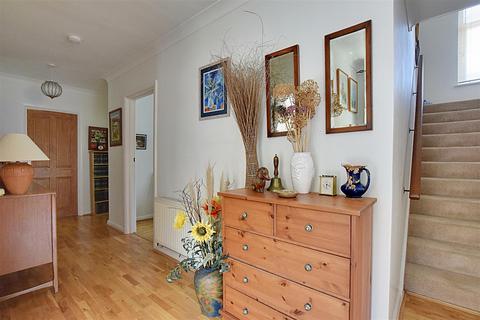 5 Richmond Close, Bexhill-on-sea, TN39 3DW