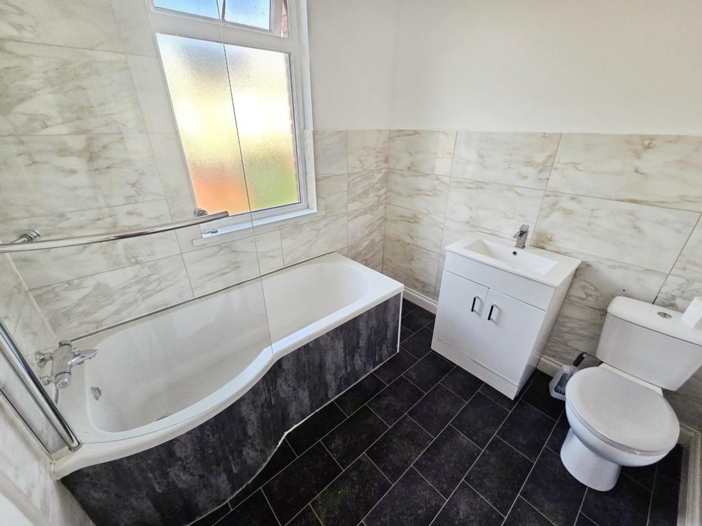 Pbox-bathroom-330400.jpg