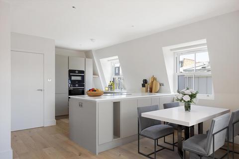 2 bedroom flat for sale, Northcote Road, London, SW11