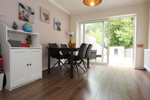 32 Field View Road, Barry, CF63 1ED