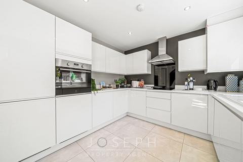 3 bedroom detached house for sale, Hummingbird Drive, Stowmarket, IP14