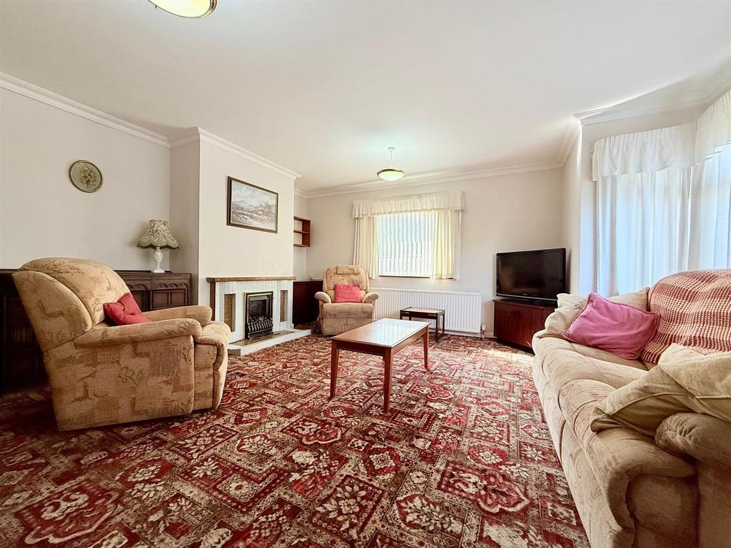 Lounge/Dining Room